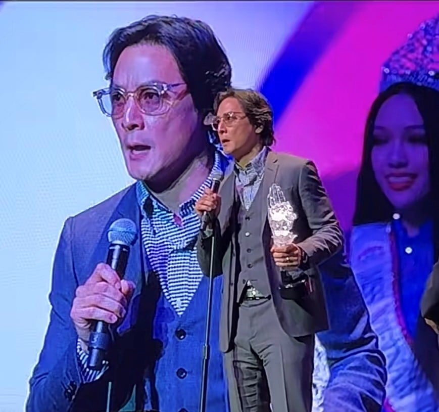 48岁吴彦祖领奖 “死亡视角”近照曝光