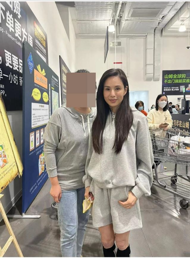 56岁李若彤零修图真貌曝光 双腿成大亮点