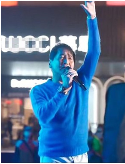 62岁齐秦商演穿破裤挺巨肚 网看傻:有点认不出