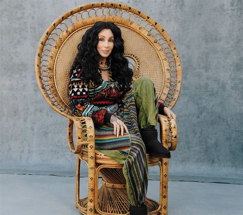 76岁雪儿爆祖孙恋 牵手小40岁音乐制作人