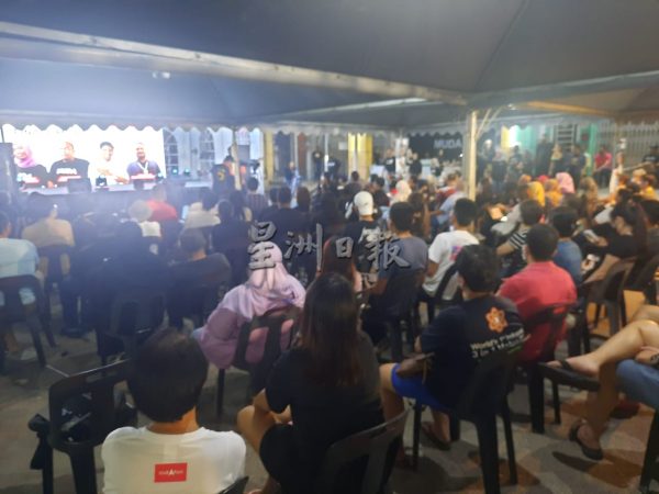 MUDA麻坡办终极讲座 国阵车队经过鸣笛