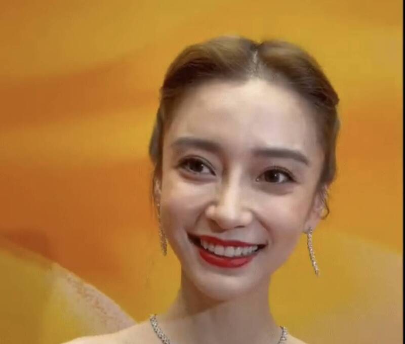 Angelababy零修图照流出 震撼网民