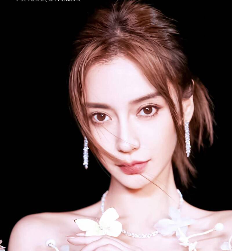 Angelababy零修图照流出 震撼网民