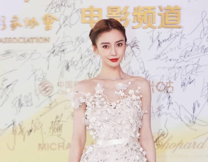 Angelababy零修图照流出 震撼网民