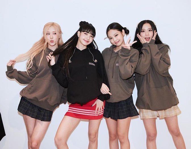 BLACKPINK巡演划水被抓包 被狠评“似跑趴网美”