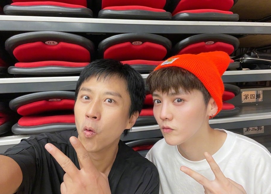 ​与周董线上撞档  鹿晗喜提20条热搜