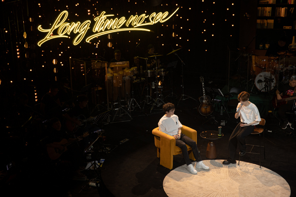 ​与周董线上撞档  鹿晗喜提20条热搜