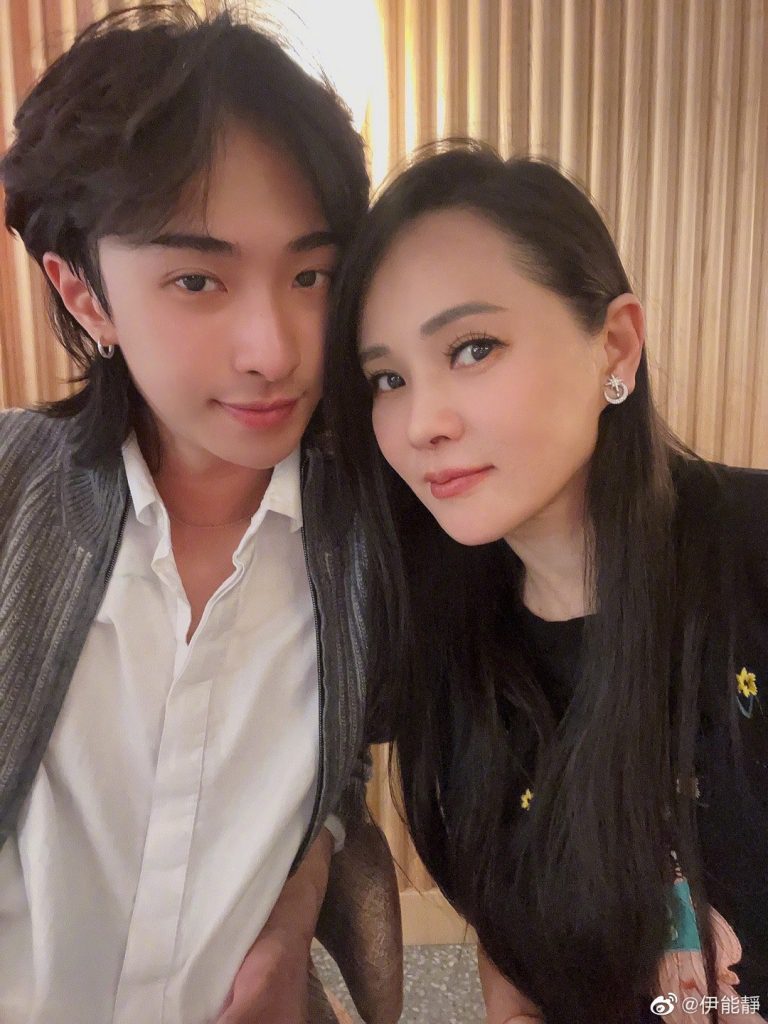 伊能静突泪诉“掉下来就输了 ” 网猜婚变小10岁秦昊