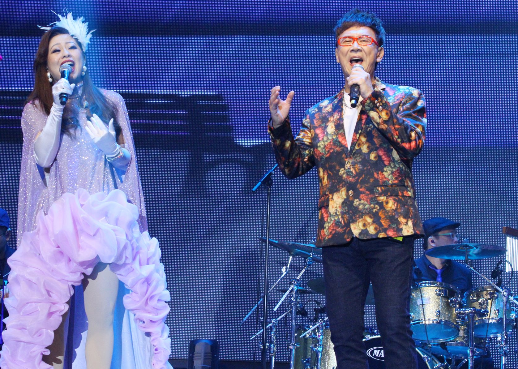 林必媜开唱2大歌王护航 学生坐29小时飞机来捧场