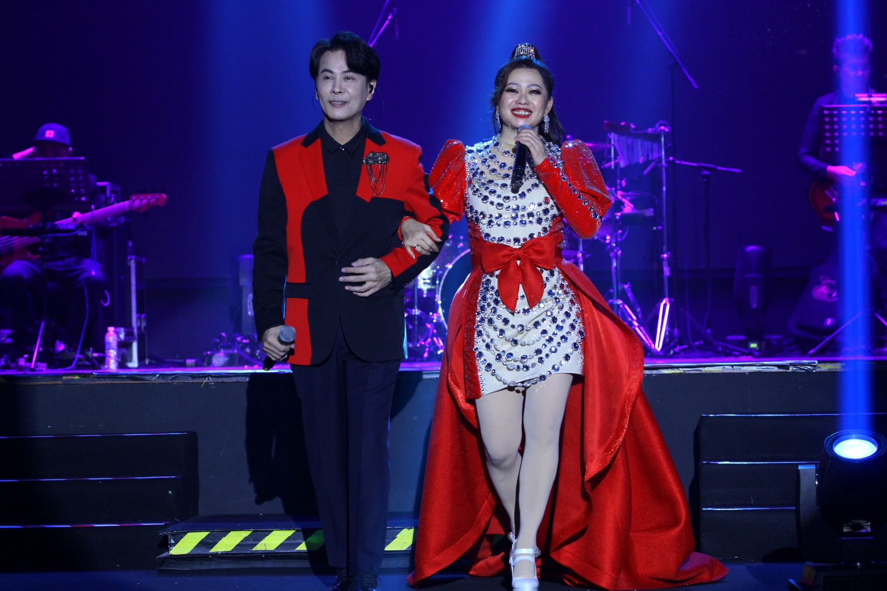 林必媜开唱2大歌王护航 学生坐29小时飞机来捧场