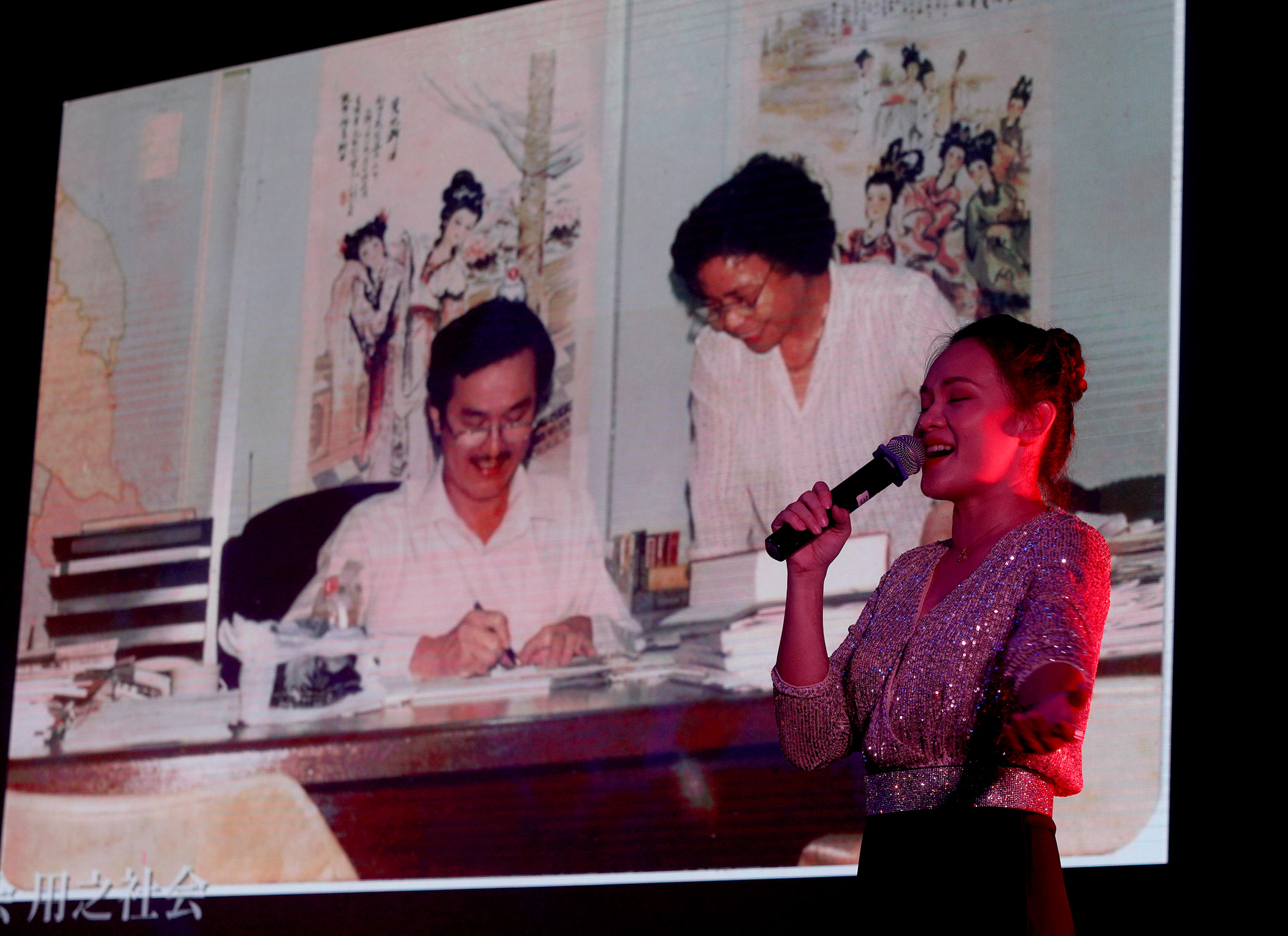 ​爱华教义演重启赢喝彩   奇怪自弹自唱超欢乐