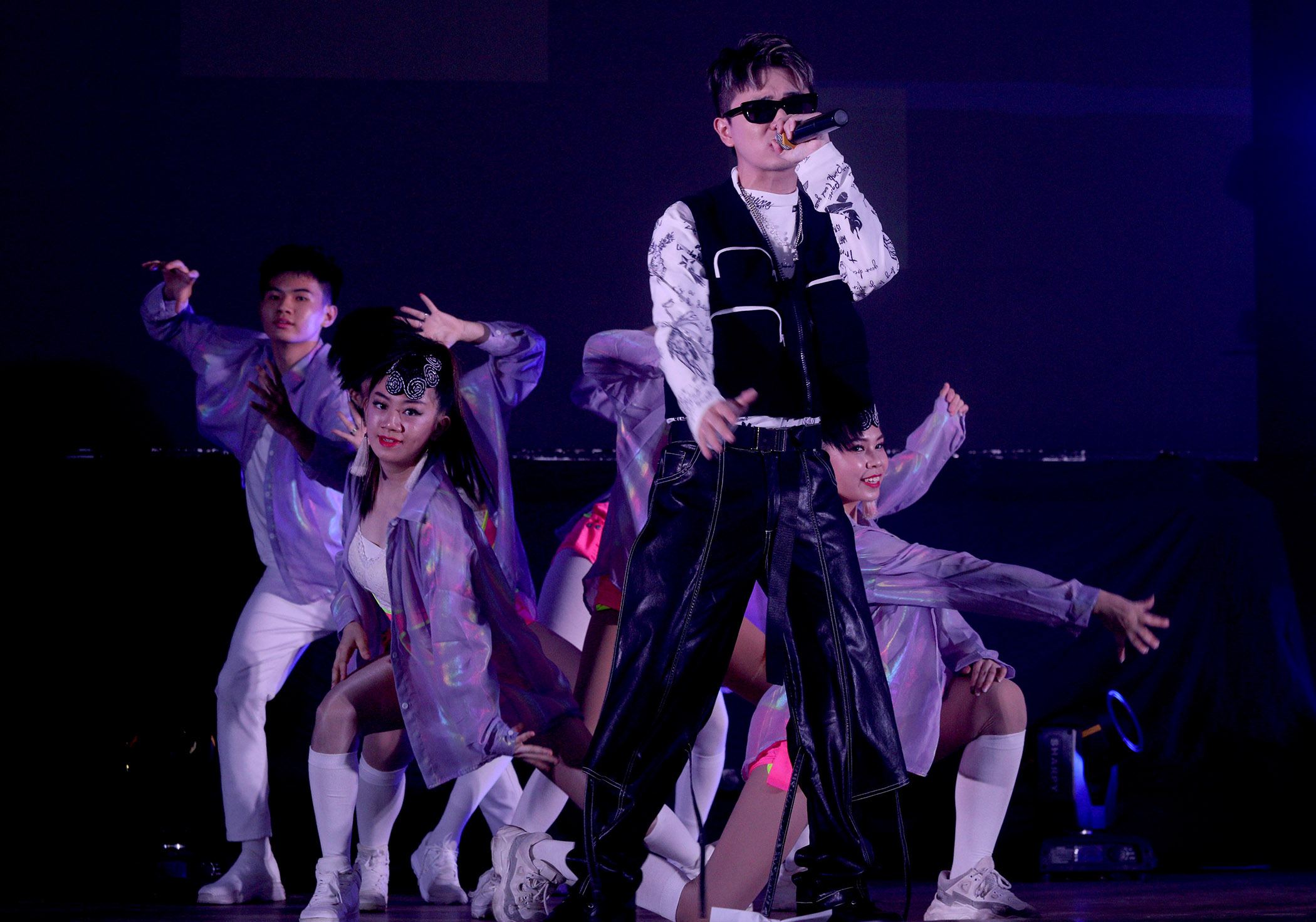 ​爱华教义演重启赢喝彩   奇怪自弹自唱超欢乐