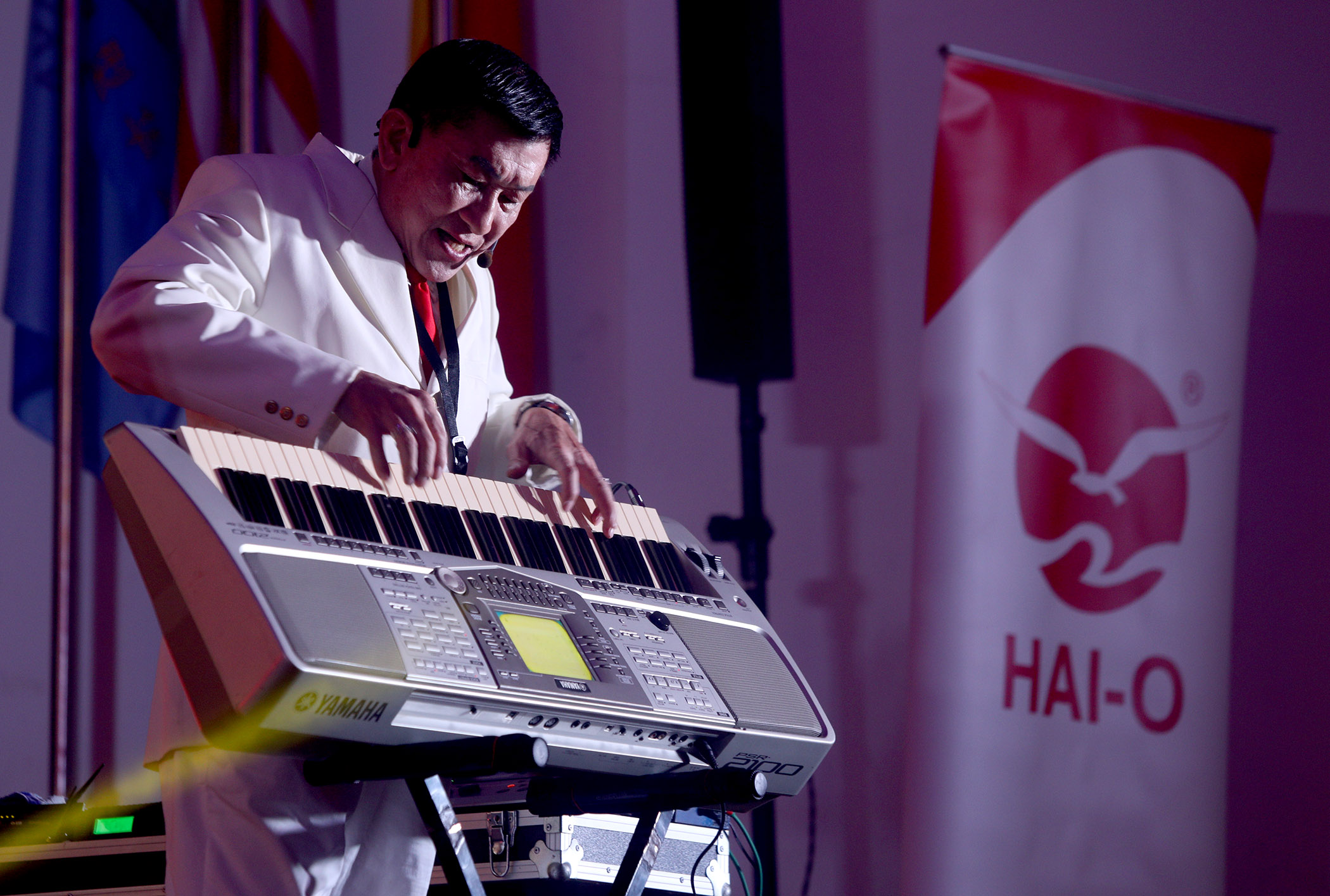 ​爱华教义演重启赢喝彩   奇怪自弹自唱超欢乐