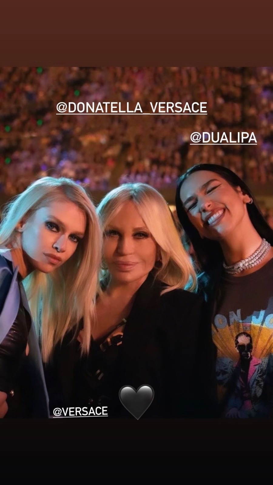 ​疑被骇客入侵  艾顿庄告别秀字幕惊现特朗普名字