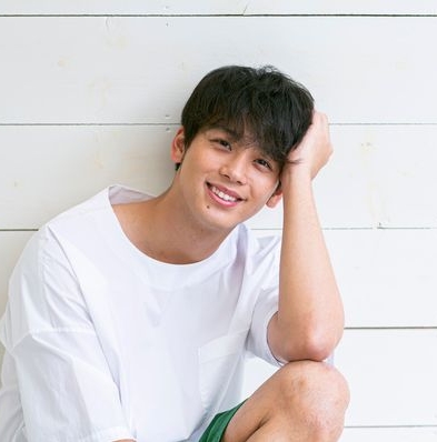 追踪色情帐号被抓包 男星坦然认错获称赞