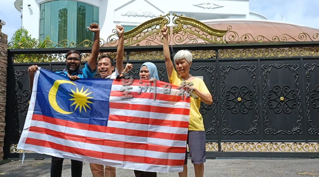 “人民万岁!” 安华三大种族支持者齐欢呼