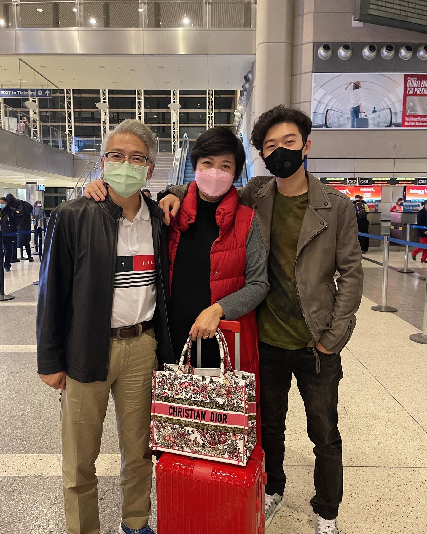 “国民姊夫”遭爆有小三还家暴 4线索揭正宫身分