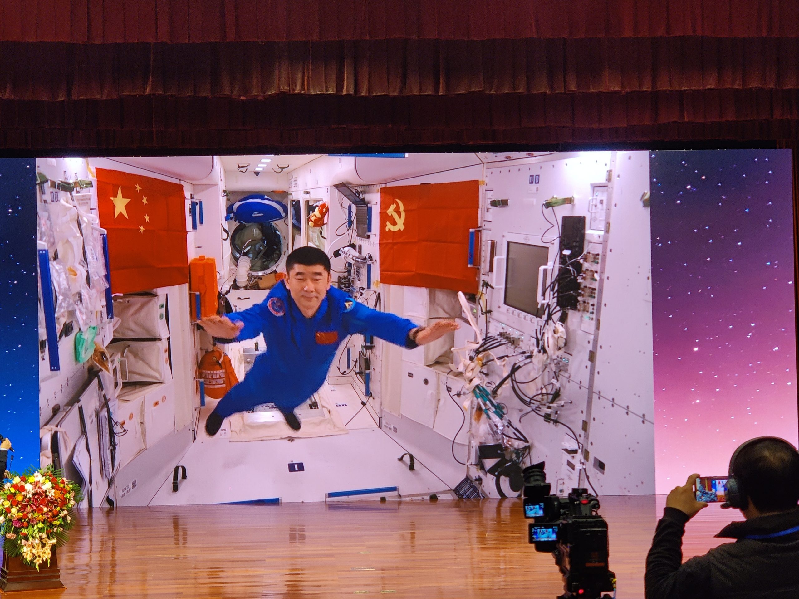 “天宫对话”东盟青少年向中国航天员发问