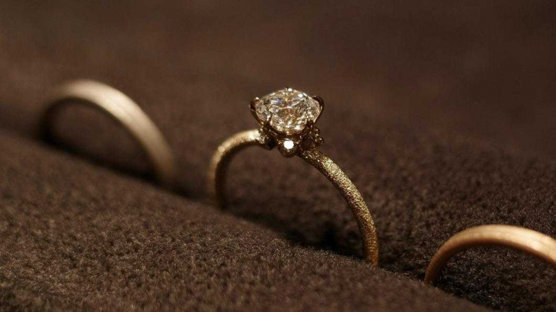  “鸡排妹”郑家纯闪嫁日籍医生 老公撞名AKIRA