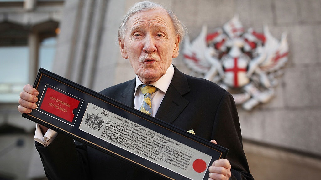 《哈利波特》分类帽配音男星逝世 享耆寿98岁