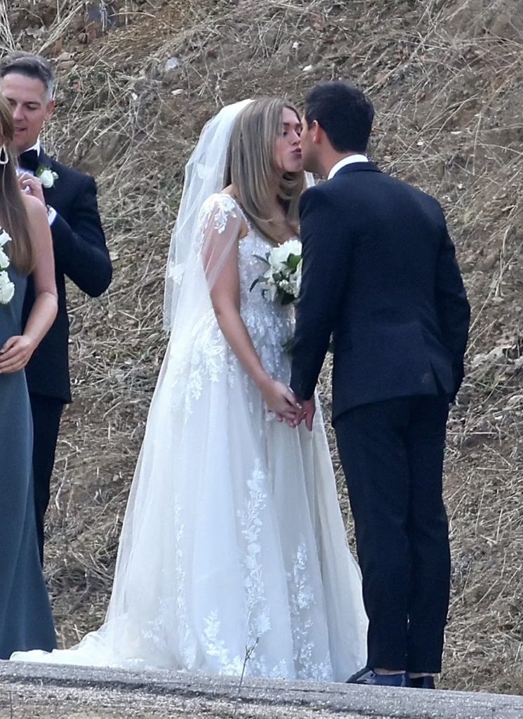 《暮光之城》狼人完婚  逾百位亲友分享喜悦