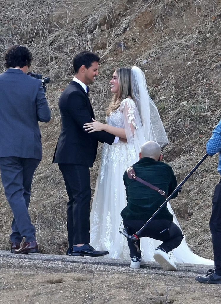 《暮光之城》狼人完婚  逾百位亲友分享喜悦