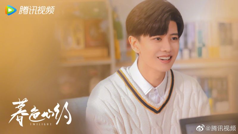 《暮色心约》任嘉伦坐一番 Baby粉丝不满拒宣传