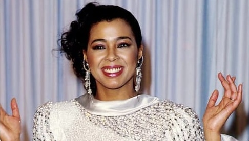 《闪舞》主唱艾琳卡拉逝世 　终年63岁