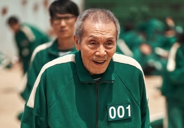 《鱿鱼游戏》“001号”老人爆性骚扰被起诉