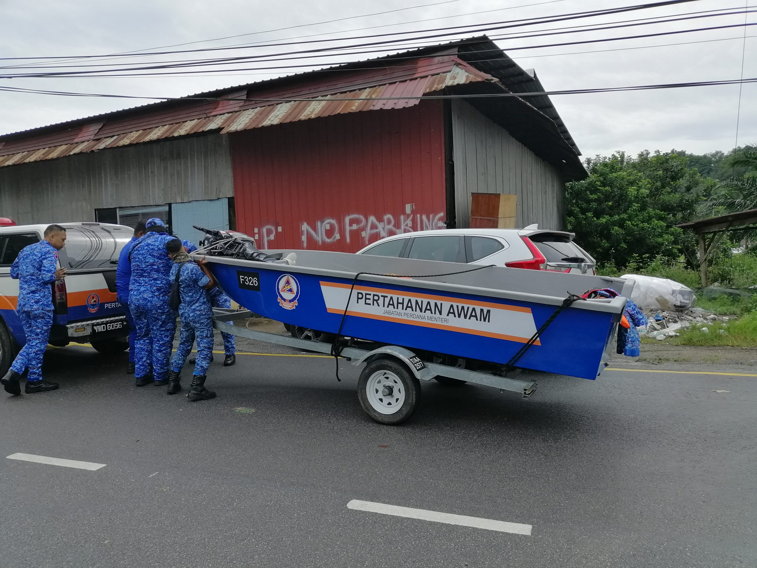 万宜甘榜水灾/VIVA哥下从马六甲抹黑来救灾