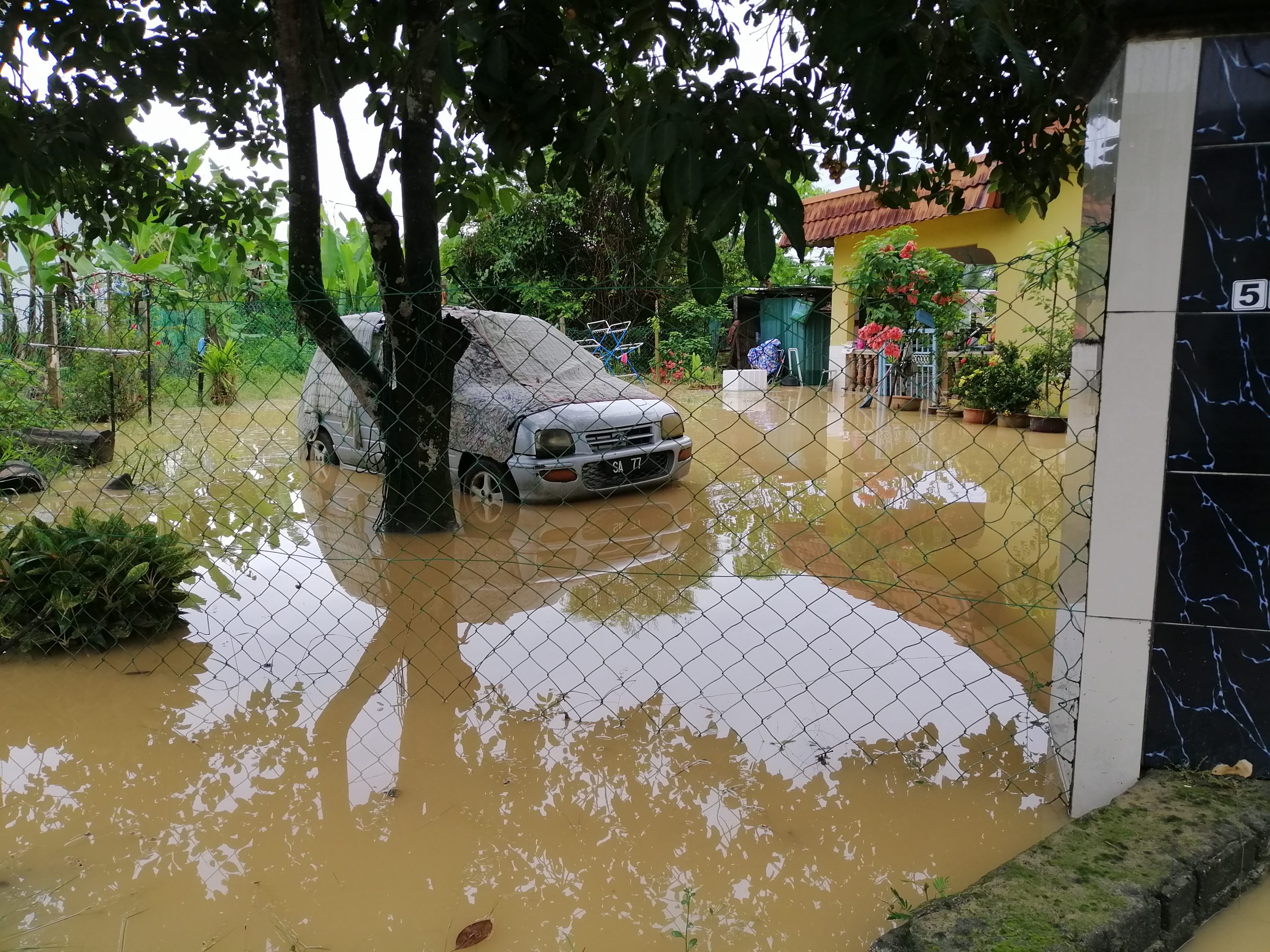 万宜甘榜水灾/VIVA哥下从马六甲抹黑来救灾