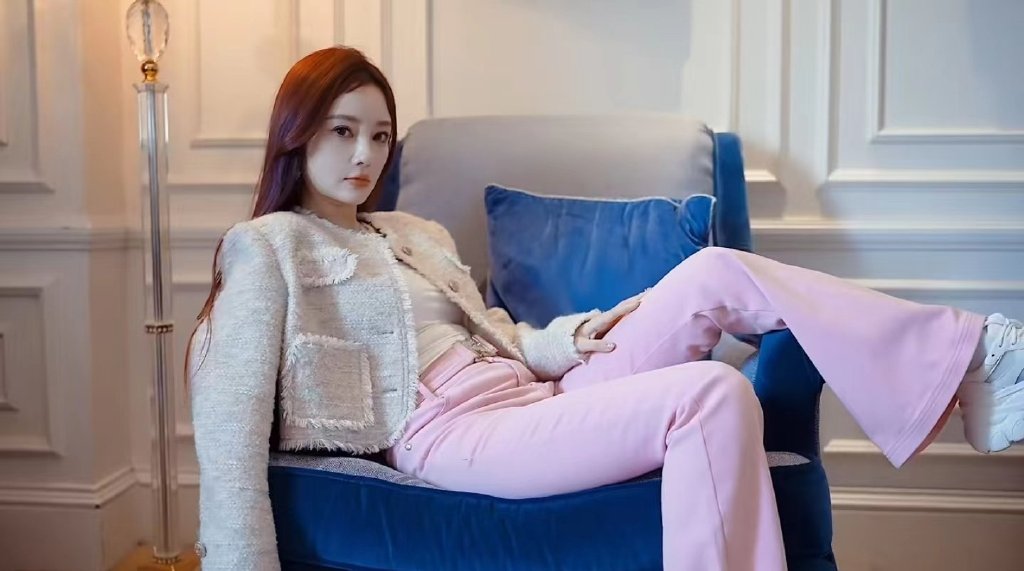 与贾乃亮复合无望 李小璐约会高帅摄影师爆新恋情