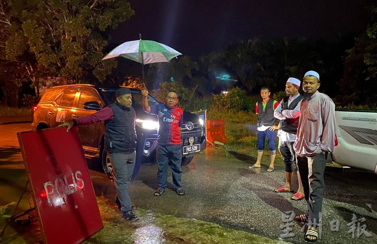 东:民众抱怨降雨一小时就水淹住家，候选人特前往了解情况