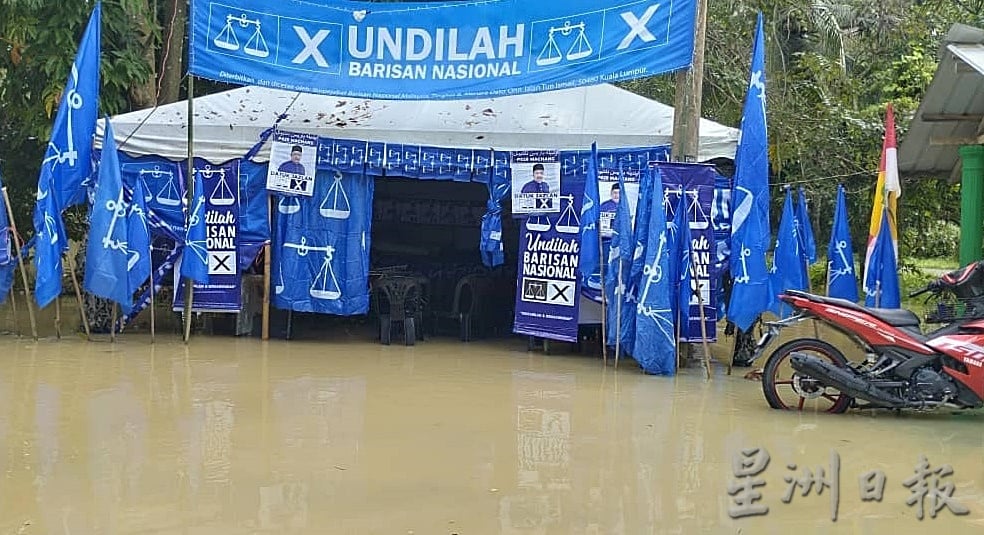 东:民众抱怨降雨一小时就水淹住家，候选人特前往了解情况