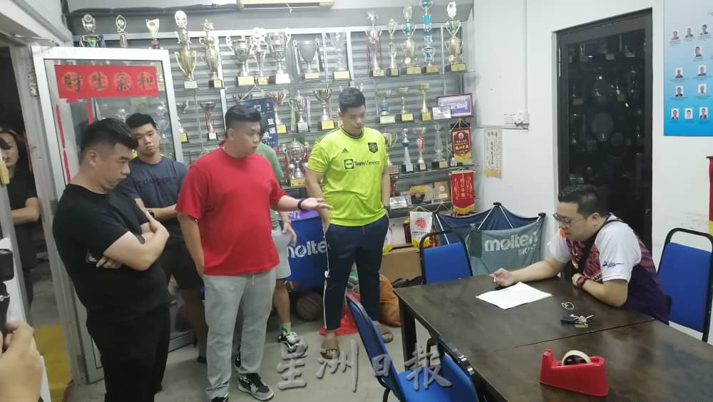 东:不满账目不透明管理差强人意,50名篮球员呈联署备忘录促关丹篮总回应6诉求。