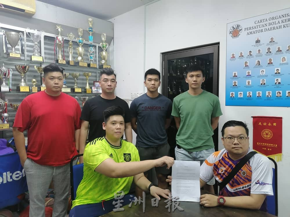 东:不满账目不透明管理差强人意,50名篮球员呈联署备忘录促关丹篮总回应6诉求。