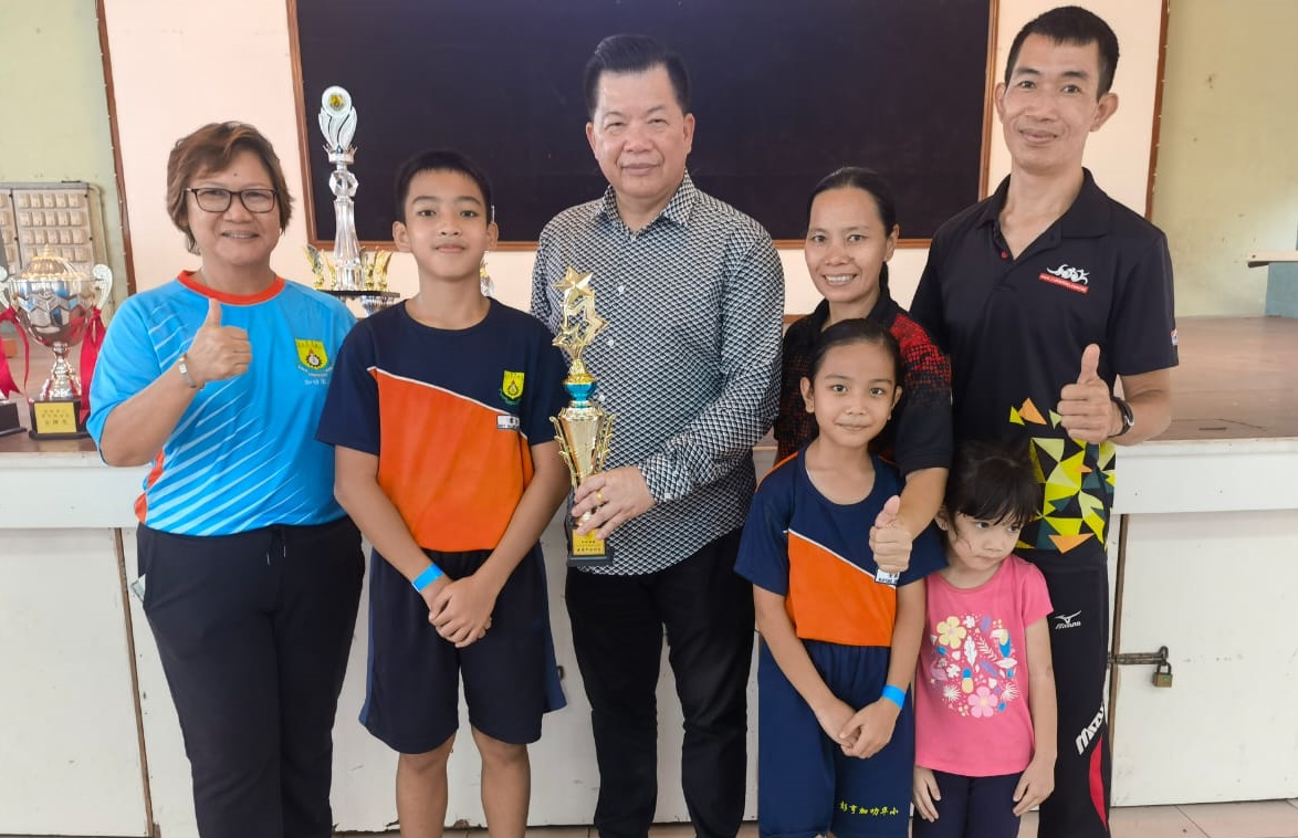 东：加叻华小运动会