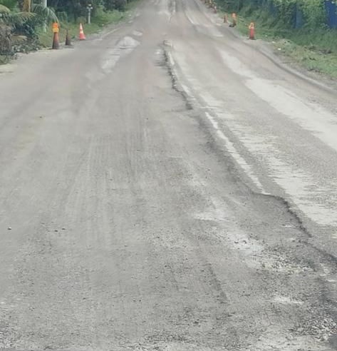 东:双溪兰路提升工程迟迟未竣工,摩托车骑士翻覆受重伤