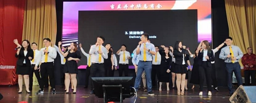 东:吉兰丹中华总商会会长叶翃瑚指出,丹中总与泰国驻吉兰丹领事馆保持密切联系,并结合泰南陶公府商会了解投资泰南的指南与优惠,共同策划推动双边贸易及商业对接。
