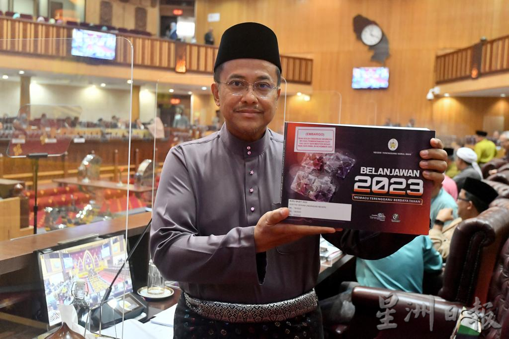 东：登州政府向登州议会提呈2023年财政预算案，总开销达到19亿9100万令吉，赤字预算高达1亿8100万令吉。