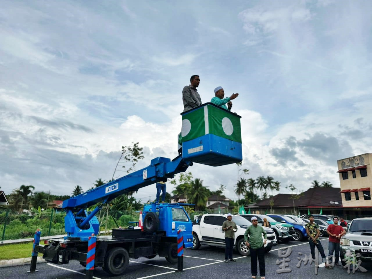 东:端依布拉欣出奇招,高空演说拉票。