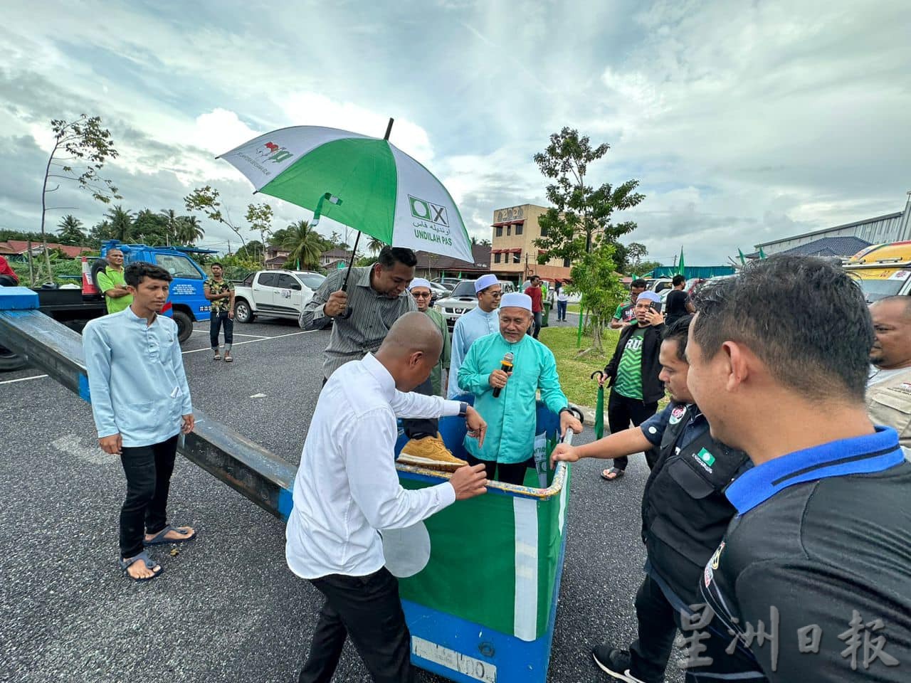 东:端依布拉欣出奇招,高空演说拉票。