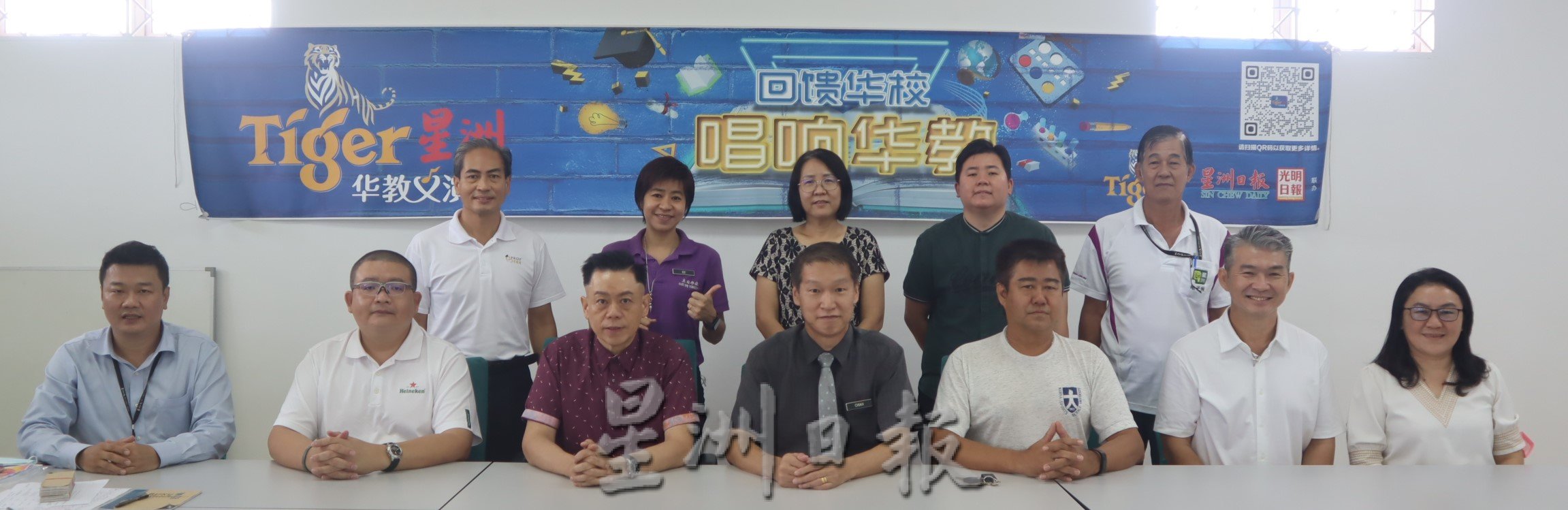 东:请配LOGO,tiger义演直凉华小百年校庆Tiger星洲华教义演将于11月13日(星期日)引爆,现场筵开180席,筹募建设基金反应热烈,已经超过300万令吉目标,目前向400万令吉迈进