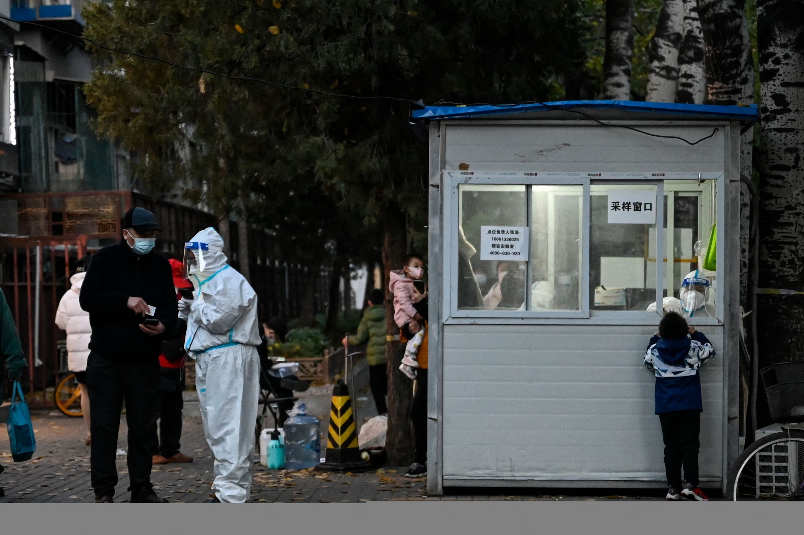 中国增1.4万宗本土感染 广州多区全员核酸检测