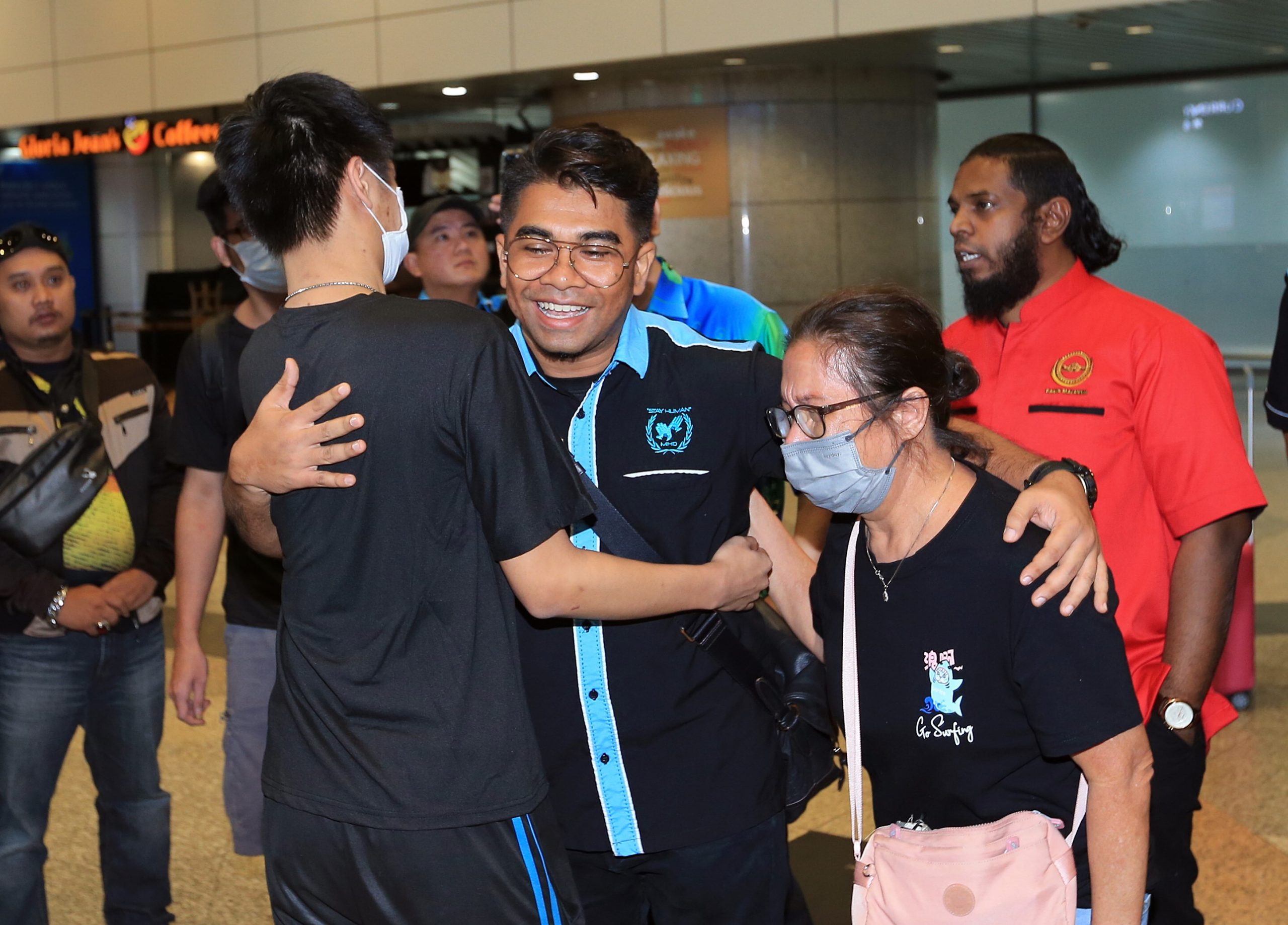 为救困在缅甸苗瓦迪的幼儿·陆母8个月坚持不懈总算将儿子带回国