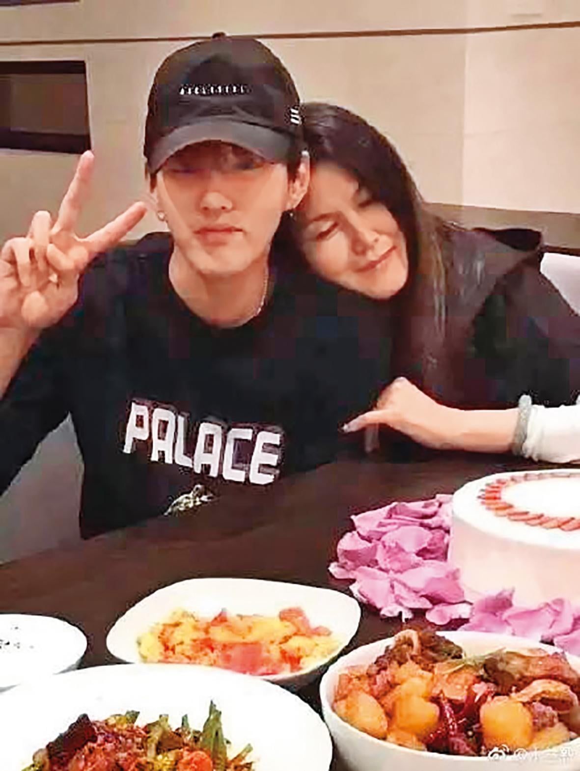 亲手送儿子进监狱  爆吴亦凡母子一起坐牢