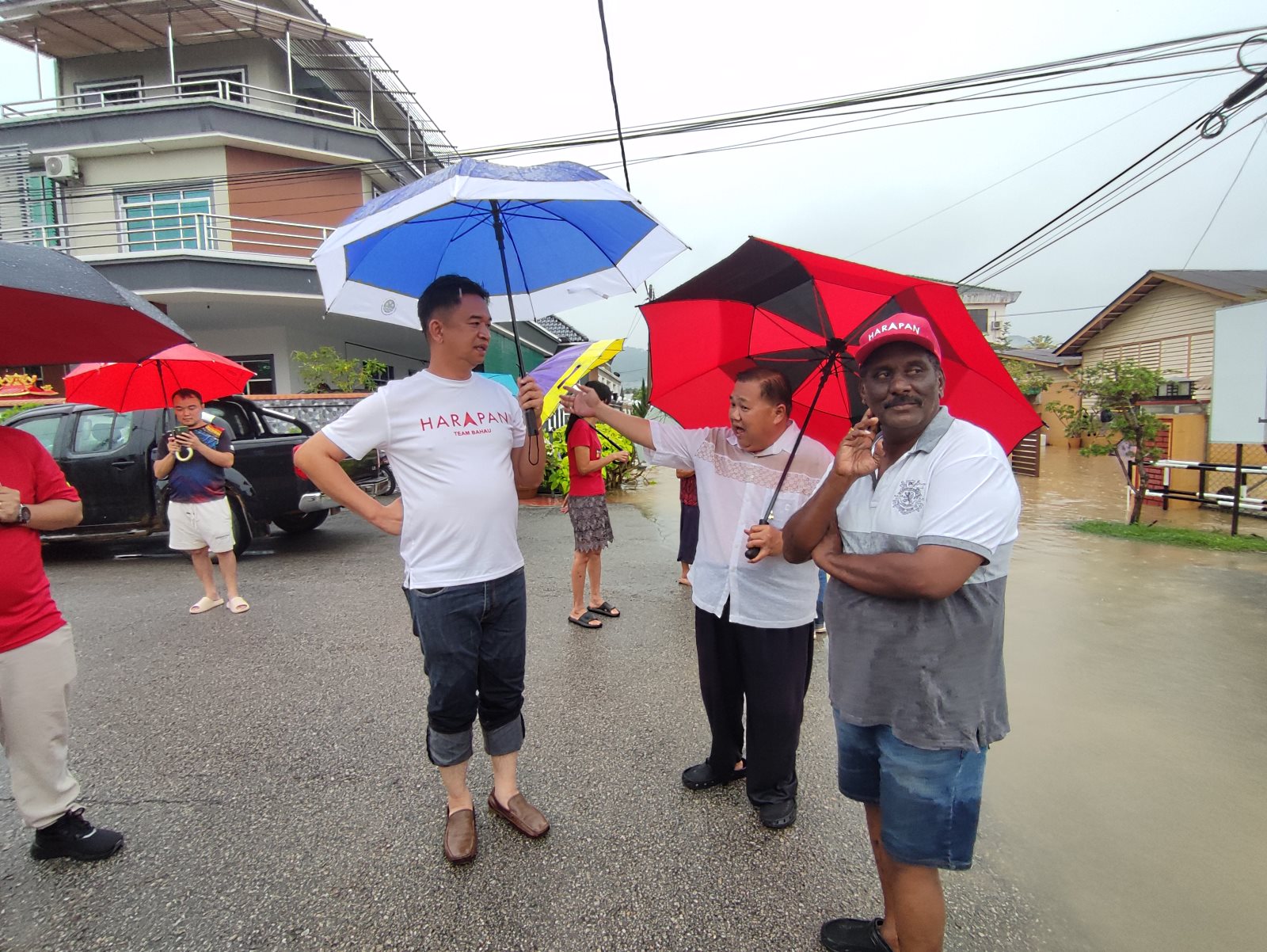 供星洲网:竞选期间,马口数地区发生闪电水灾!