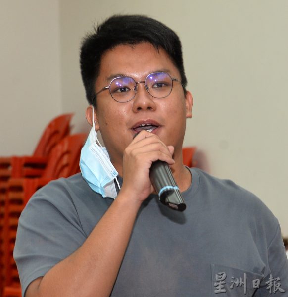 供fb:你才 Bo Hood!| 钟伟兴带榴梿揶揄缺席亚沙政策辩论者没种