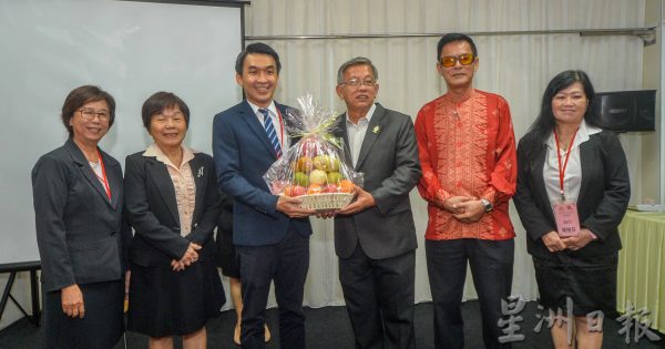 供fb:周世扬:领袖不仅要敢说,还要敢于道歉