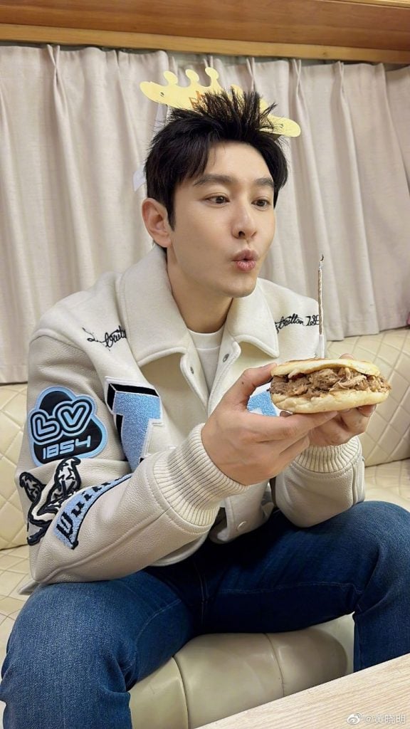 儿窝心贺老爸45岁生日 黄晓明变“黄小明”